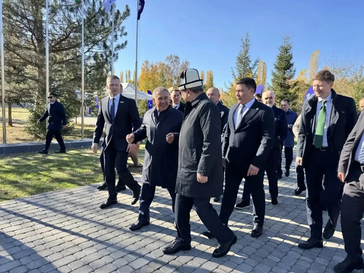 официальные лица на открытии научного центра «Ак-Илбирс»
